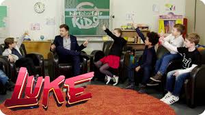 He studied media and communications in different universities throughout germany. Kinder Talk Hart Aber Fair Kids Edition Luke Die Woche Und Ich Sat 1 Youtube