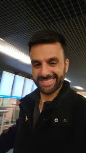 הרגע עברתי ביקורת דרכונים באמסטרדם, מה שמעניין זה השאלות שנשאלתי ע"י קצין  ביקורת הגבולות רגע לפני שאני חוזר לישראל, הוא שאל אותי... הייתי חייל?  עניתי: כן! איפה שרתת? עניתי: IDF מה עשית