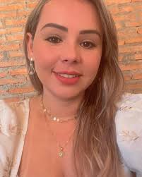 Hoje é meu aniversário e eu prometo continuar sendo a pessoa mais autêntica  para mim mesmo. Que eu siga espalhando amor, alegria e reunindo um mar de  felicidades. Hoje, olho para o