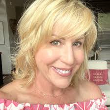 Liz Donahue's Instagram, Twitter & Facebook