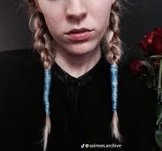 Cate Davis's Instagram, Twitter & Facebook