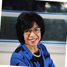 Brenda Siemer's Instagram, Twitter & Facebook