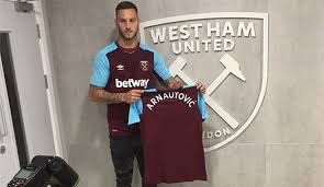 The official west ham united website with news, tickets, shop, live match commentary, highlights, fixtures, results, tables, player profiles, west ham tv and more. Transfer Fix Marko Arnautovic Zeigt Sich In West Ham Trikot