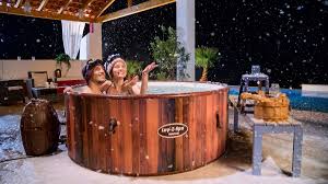 With an open layout and 6 jetpaks of your choice you will enjoy a complete selection of massages. Best Hot Tubs 2021 The Hot And Wet Spa Essential For The Swinging Set T3