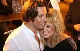 Юморист максим галкин младше аллы пугачевой на 28 лет. Galkin Pokazal Chem Pugacheva Kormit Detej V Detdome I To Luchshe Ukrainianwall Com