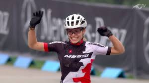 Loana lecomte en 2019, sous les couleurs de l'équipe de france. Loana Lecomte Je N Arrive Pas Encore A Realiser Les Reines Du Velo