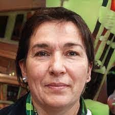 Carrie Binger's Instagram, Twitter & Facebook