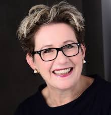 Lynette Agnew's Instagram, Twitter & Facebook