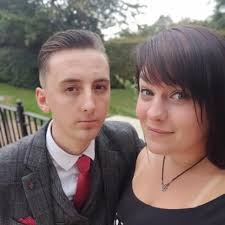 Titanic: The Official Cookbook: 40 Timeless Recipes for Every Occasion  (Titanic Film Cookbook, Titanic Film Entertaining): Hinke, Veronica, Weldon  Owen: 9781647228576: Books