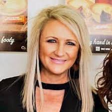 Dee Shepard's Instagram, Twitter & Facebook