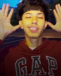 Alan Mclennan's Instagram, Twitter & Facebook