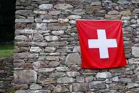 A híres piros négyzet zászló fehér kereszt a közepén képviseli a nemzet svájcban. Svajc Zaszlo Svajci Lobogo Ingyenes Foto A Pixabay En