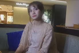 Lagu ini ada di dalam album senandungku hanya untuk cinta tirakatku hanya untuk engkau tiada dusta sumpah ku cinta sampai ku menutup mata cintaku sampai ku menutup mata. Lirik Dan Chord Lagu Sampai Menutup Mata Soundtrack Film My Heart