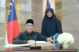 Tujuan mereka membuat kunjungan adalah untuk membincangkan. Sembang On Twitter Tahniah Kepada Ketua Menteri Melaka Yg Baharu Adly Zahari