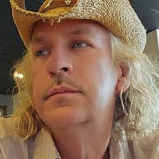 Just a few pics from Saturday night at the Blue Note Jazz Festival that  we're saving for our scrapbook. 🎶 (The Isley Brothers, Arsenio Hall, De La  Soul, Derrick Hodge, Keyon Harrold,