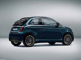 Fiat 500 La Prima 2021 Premiere Voiture Entierement Electrique De Fca Voiture Premiere Voiture Fiat 500