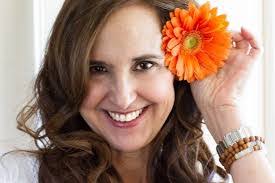 Donna Mcrae's Instagram, Twitter & Facebook