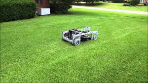 Mowerbot 5000 Ein Ferngesteuerter Rasenmaher Ferngesteuert Rasen Roboter