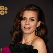 Elise Schaap's Instagram, Twitter & Facebook