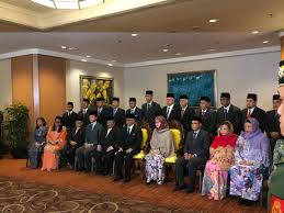 The story of sudden getting rich experienced by a family: Melissa Goh On Twitter Tengku Abdullah Has Stepped Out Of The Meeting A Voting Process Is On Going Also Present At The Meeting Of Royal Council Ex Pm Najib