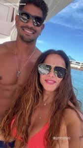 Viviane Araujo curte dia de sol com o marido e ganha beijão