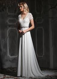 En nuestra boutique ponemos a su disposición nuestro servicio de arreglos de ropa, alquiler y venta de chaqués, trajes a medida… Alquiler Vestidos De Novia Vestidos De Novia Alquiler Trajes De Novia