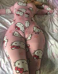 Having a camel toe means a woman is wearing clothes that are too small and i don't think a lot of women would be comfortable wearing clothes that tight. 41 Pics Of Hot Babes With Camel Toe Wow Gallery