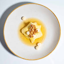 Restaurant Le Faubourg Im Hotel Sofitel Berlin Creme Guides Anrichten Auf Dem Teller Lebensmittel Essen Haute Cuisine