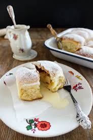 Rezept Fur Buchteln Mit Bratapfel Kasekuchen Fullung Hey Foodsister Hefeteig Kuchen Kaffee Und Kuchen Gebratene Apfel