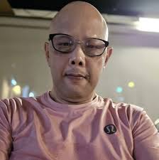 El Sayed Aladdin became verbally abusive after ICA officers at Changi  Airport found knuckle dusters and flick knives in his baggage.