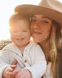 Tammy Schrier's Instagram, Twitter & Facebook