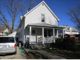 And the wealthy neighborhood isn't newport beach, it's beverly hills. The American Football House In Champaign Urbana Is Available For Rent This Summer