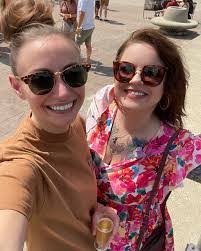 Kelly Hampton's Instagram, Twitter & Facebook