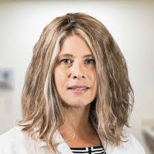 Lynn Kiesling's Instagram, Twitter & Facebook