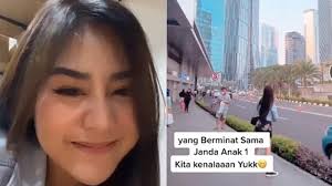 Download formatnya disini format biodata. Sosok Riska Fitri Wanita Cantik Cari Suami Di Medsos Ngaku Bosan Hidup Sendiri Kita Kenalan Yuk Halaman All Tribun Manado