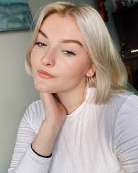 Hazel Shields's Instagram, Twitter & Facebook