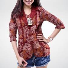 Model baju batik wanita muslim ini sangat banyak jenis dan bentuknya sehingga anda akan tampil fashionable setiap saat. Contoh Model Baju Batik Kantor Modern Desain Blus Pakaian Kerja Kemeja Wanita