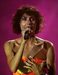 She uses her voice on intensified by the use of toy instruments, keyboards. Giorgia Cantante 1971 Wikipedia
