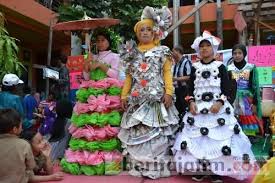 Daur ulang adalah proses untuk menjadikan suatu bahan bekas menjadi bahan baru dengan tujuan mencegah adanya sampah yang sebenarnya dapat menjadi sesuatu yang berguna, mengurangi penggunaan bahan baku yang baru, mengurangi penggunaan energi, mengurangi polusi. 14 Ide Molto Daur Ulang Gaun Pakaian Daur Ulang