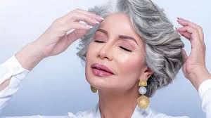 سوسن بدر ظهرت بصورة اعتادها متابعوها مؤخراً عبر حسابها الرسمي على موقع انستجرام في إطلالة مشابهة لسيدة مصرية قبل آلاف السنين على اسوار المتاحف حيث ظهرت بزي فرعوني ممسكة. Ø³ÙˆØ³Ù† Ø¨Ø¯Ø± ØªÙƒØ´Ù Ø¹Ù„Ø§Ù‚ØªÙ‡Ø§ Ø¨Ø§Ù„Ù…Ù„ÙƒØ© Ù†ÙØ±ØªÙŠØªÙŠ ÙÙŠØ¯ÙŠÙˆ