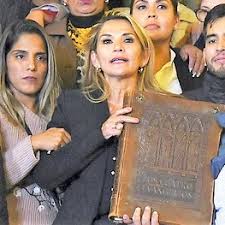 Rightwing christian jeanine áñez vows to 'pacify' country. Bolivia Hoy Quien Aplaude A La Presidenta Jeanine Anez Ameco Press