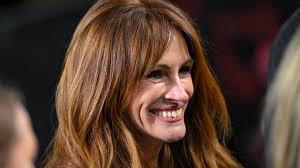 Julia Roberts: il nuovo taglio capelli in tinta calda e luminosa