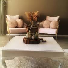 Üstelik tüm bunları beymen home, kitchen love, qdec, warm design gibi ünlü markalar aracılığıyla sizlere eşsiz bir aksesuar koleksiyonu sunan morhipo, online alışveriş kolaylığıyla bir tık yakınınızda. Modern Ve Country Ankara Dan Keyifli Bir Salon Dekoru Ev Gezmesi Dekor Oturma Odasi Dekorasyonu Kahve Masasi