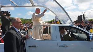 È qui che papa francesco verrà il 2 giugno a concludere il suo viaggio in romania. Foto Live Video Papa Francisc A Ajuns La Blaj Peste 100 000 De CredincioÈi Il OvaÈioneazÄ Pe Campia LibertÄÅ£ii Ziarul Unirea
