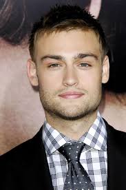 Photo : Douglas Booth lors de la première du film Romeo and Juliet à  Hollywood, le 24 septembre 2013.