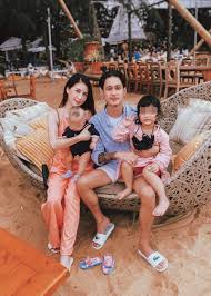 พิพลอย พัชราพร เน็ตไอดอลชื่อดัง เสียชีวิตแล้ว หลังรถชนเสาไฟฟ้าลงข้างทาง ด้านลูกสาวและลูกชายที่อยู่ในรถ ได้รับบาดเจ็บ. Layctot16tmwfm