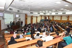 صفحات من حياتي» للأديب والتربوي ومترجم الملوك نائب رئيس المراسم الملكية سابقا بالمملكة العربية السعودية الأستاذ منصو Ø±Ø¦ÙŠØ³ Ø¬Ø§Ù…Ø¹Ø© Ø§Ù„Ù‚Ø§Ù‡Ø±Ø© ÙŠÙ‚ÙˆÙ… Ø¨Ø¬ÙˆÙ„Ø© ÙÙŠ ÙƒÙ„ÙŠØ© Ø§Ù„Ø·Ø¨ Ø¨ÙˆØ§Ø¨Ø© Ø£Ø®Ø¨Ø§Ø± Ø§Ù„ÙŠÙˆÙ… Ø§Ù„Ø¥Ù„ÙƒØªØ±ÙˆÙ†ÙŠØ©