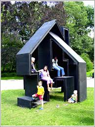 15 Moderne Case Da Gioco Per Giardini Allegri Decorazione Te Idee Parco Giochi Design Di Spazi Espositivi Terreno Di Gioco