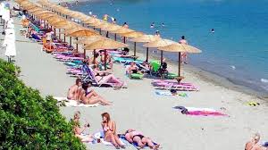 Έχει 3.993 κατοίκους σύμφωνα με την απογραφή του 2011 που αποτελούν ομώνυμο δήμο 2. Poros Island In Greece Youtube