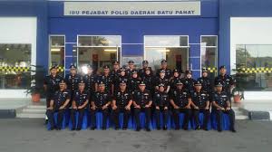 Pegawai sprm membawa ketua penolong pegawai daerah (kiri) ke mahkamah untuk mendapatkan tahanan reman bagi membantu siasatan sprm berhubung kes rasuah membabitkan wang sebanyak rm23,500 di mahkamah majistret johor bahru. Majlis Sambutan Peringatan Hari Polis Daerah Batu Pahat Facebook